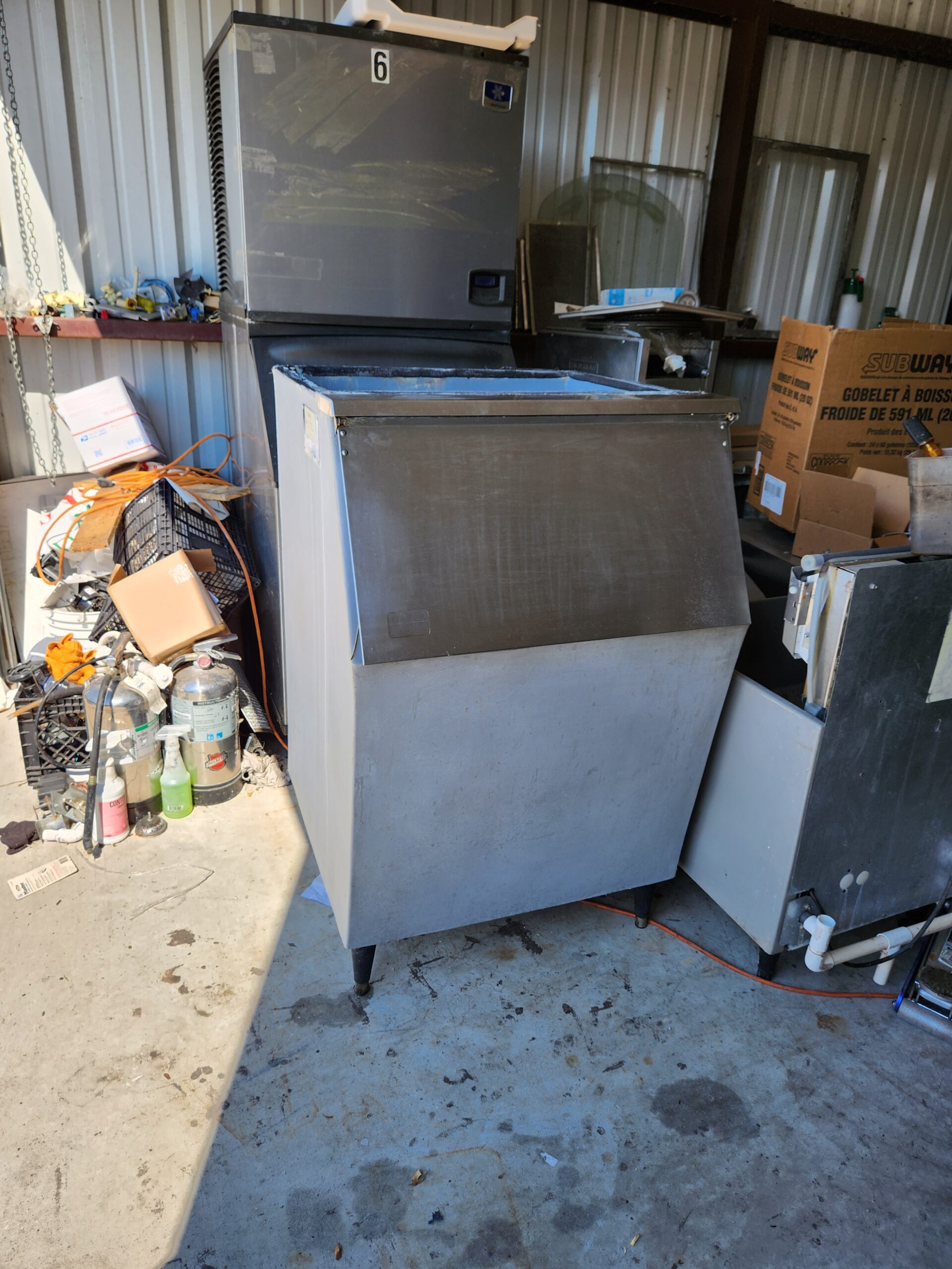 HOSHIZAKI 500 LBS ICE MACHINE WITH BIN Used Equipment